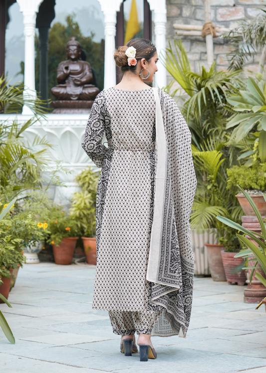 Plus Size Kurta Women's Floral Printed Anarkali Kurta with Pant Set & Dupatta