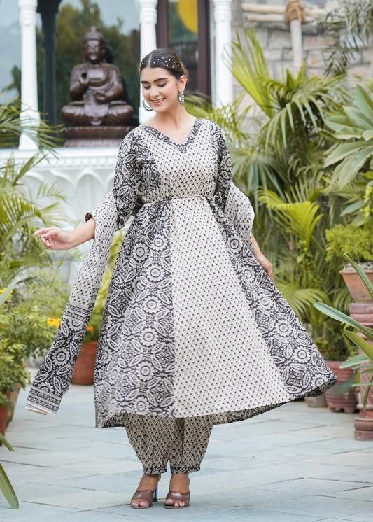 Plus Size Kurta Women's Floral Printed Anarkali Kurta with Pant Set & Dupatta