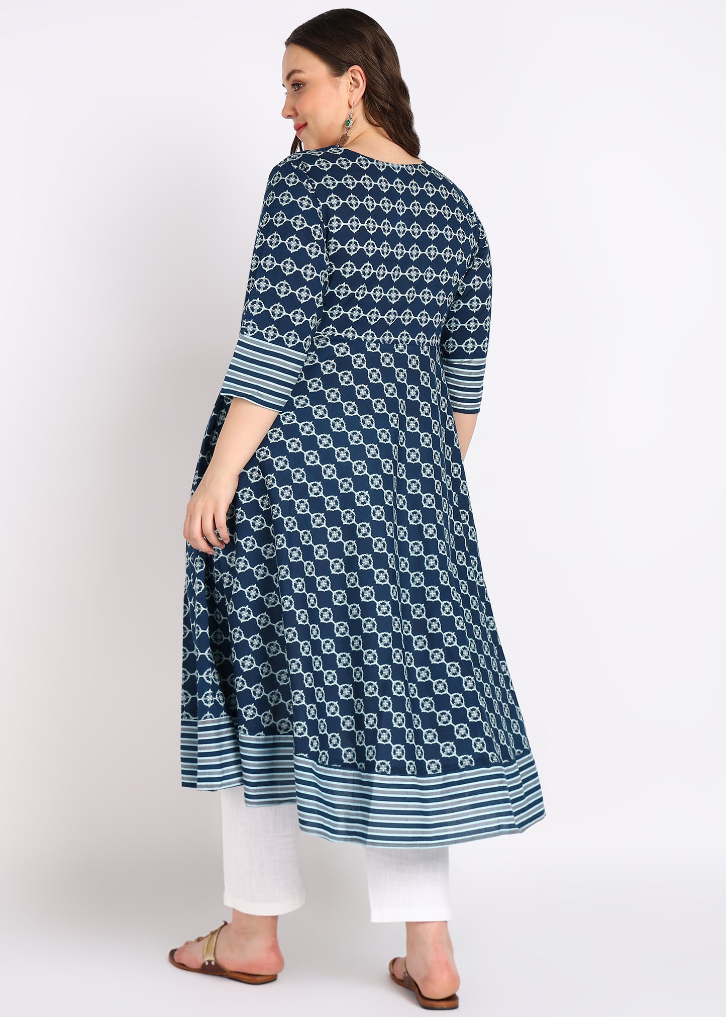 Elegant Blue Plus Size Kurta – Chic Geometric Patterns & Flattering Fit